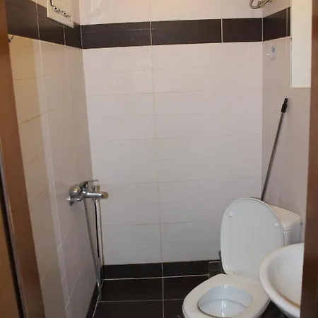 Budget Studio Center *